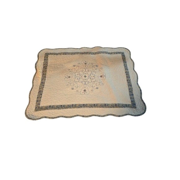 Retro Grannycore Quilted Embroidered Pillowcase - Picture 1 of 10